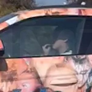 JoJo Siwa Gnaws on Fingernails While Driving Easy-to-Spot Lamborghini