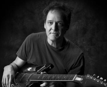 Mark Moffatt, Mythical Australian Guitarist and Manufacturer, Dies at 74