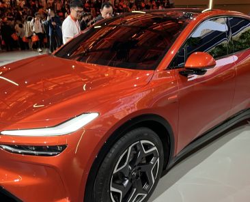 Tesla’s Chinese rival Nio cuts price for new Onvo-branded car