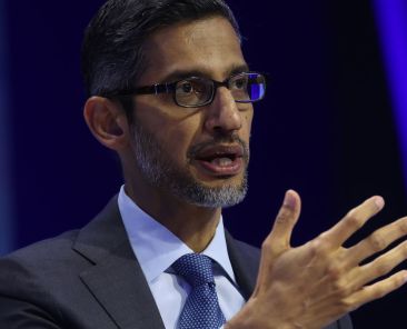 Alphabet shares rise on earnings beats boosted by cloud revenue