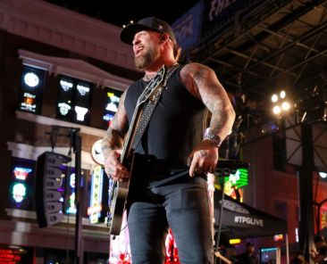 Brantley Gilbert & Wife’s Baby Born on Tour Bus Mid-Show