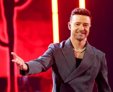 Justin Timberlake Had Hilarious Reaction to Woman’s ‘Got My Tix With My Divorce $$’ Sign at Philly Show