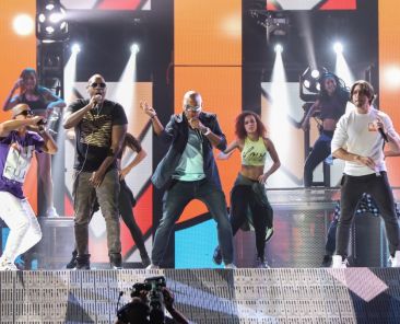 Proyecto Uno closes the Billboard Latin Music Awards with a bang