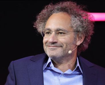 Palantir jumps 11% to a record after announcing move to Nasdaq