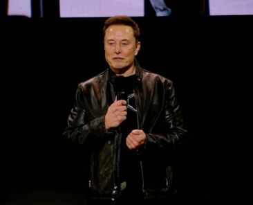 Tesla's social media posts falsely implied that its cars are robotaxis, NHTSA warns