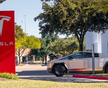 Tesla shares sink 8%, giving up some gains from post-election pop