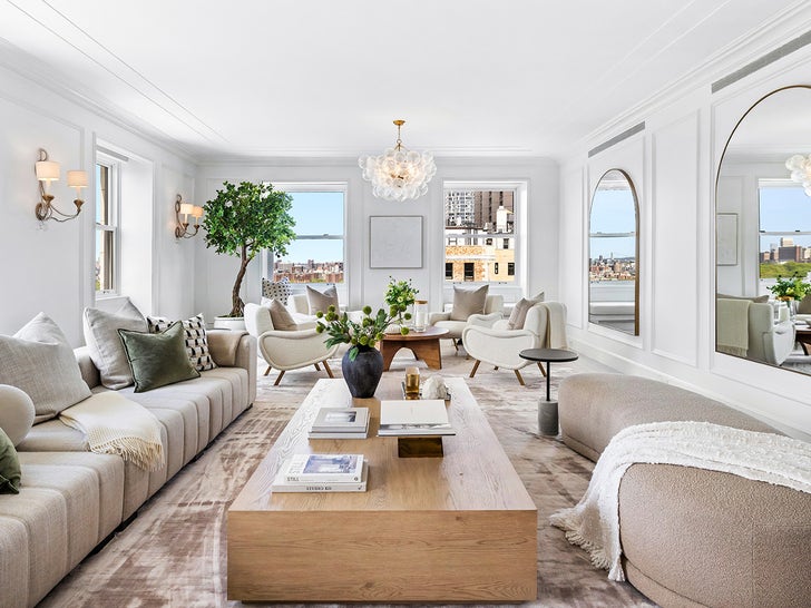 0508-Barbara-Corcoran-Lists-New-York-Apartment-photos-primary