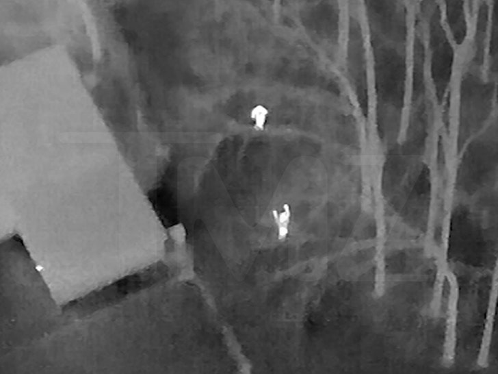 052125-kid-kypree-hands-up