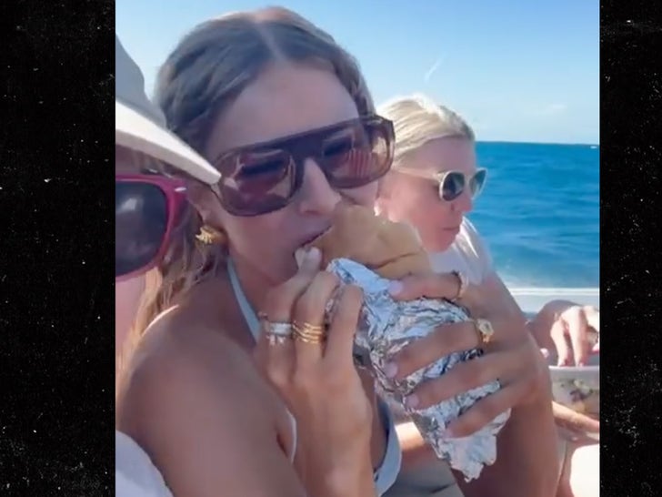 0529-Ariana-Madix-Sandwhich-SUB