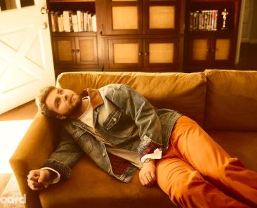 Alex Warren’s ‘Ordinary’ Hits No. 1 on Billboard Global 200 Chart