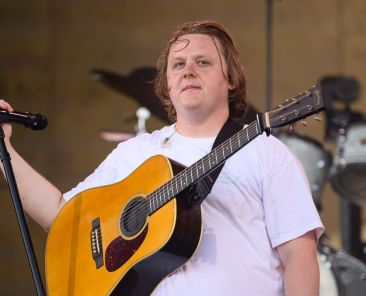 Lewis Capaldi Plays Surprise Set at Tom Walker Charity Show, His First Performance Since 2023