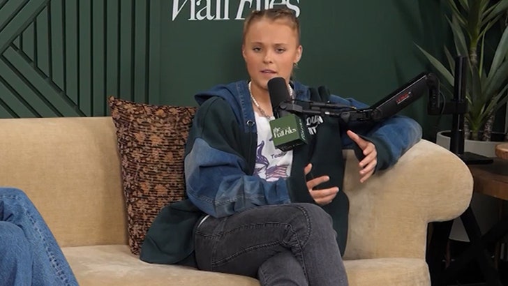 043025_jojo_siwa_kal