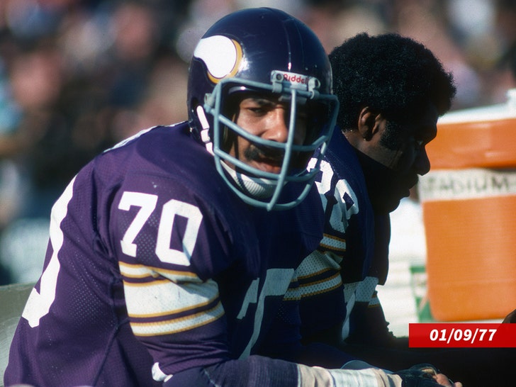 Jim-Marshall-Vikings-sub-getty-3