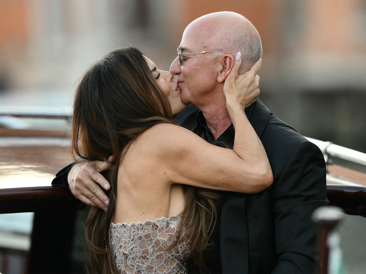 jeff bezos lauren sanchez night 3 getty 2