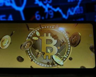 Bitcoin flies to new all-time highs, topping $118,000 as institutions pile into ETFs