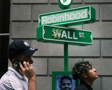 Robinhood stock tops $100 to new record, roaring 30% since being snubbed from S&P 500
