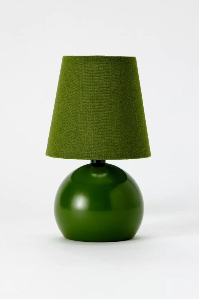 Best Dorm Room Essentials for College Freshmen & Undergraduates