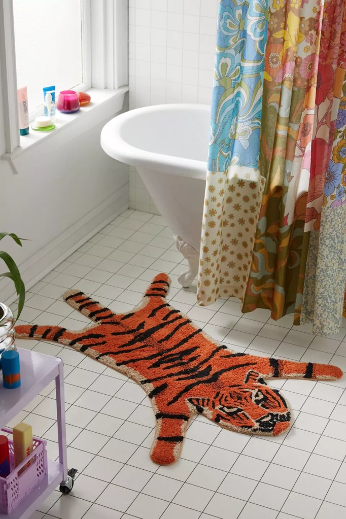 tiger bath mat in bathroom