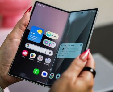 Samsung taking market share from Apple in U.S. as foldable phones gain momentum