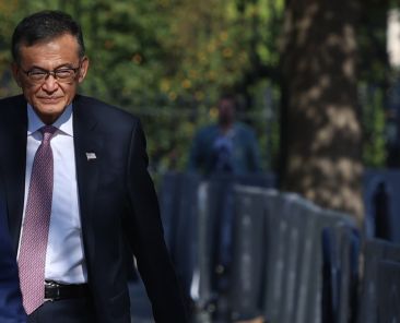 Trump administration weighs 10% stake in Intel via Chip Act grants, making government top shareholder