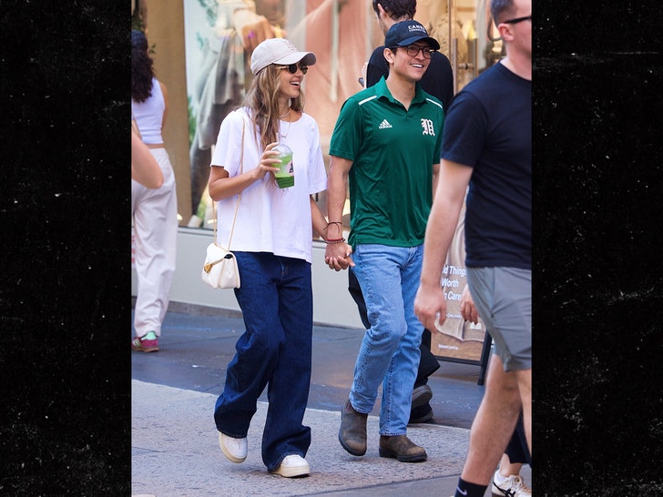 Jessica-Alba-and-Danny-Ramirez-backgrid-1