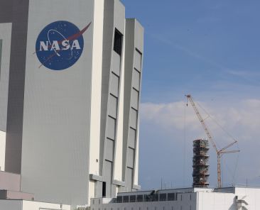 NASA Marshall Space Flight Center director Joseph Pelfrey resigns