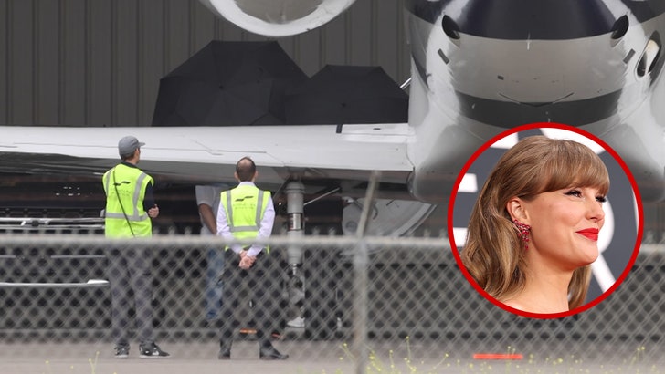 092625_taylor_swift_airplane_kal