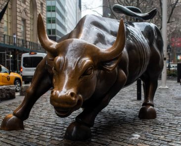 Too early to bet against AI trade, State Street suggests 