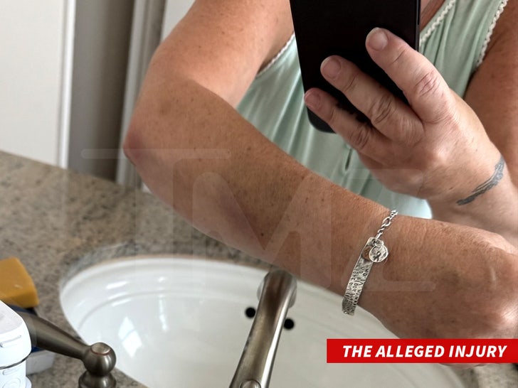 barbara bregoli injury handout wm swipe