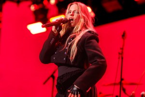 Renee Rapp perfroms at the iHeartRadio 102.7 KIIS FM's Jingle Ball 2025 Presented by Capital One held at Intuit Dome on December 05, 2025 in Los Angeles, California.