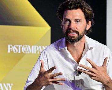 Hinge founder leaves CEO role to launch AI-powered dating startup