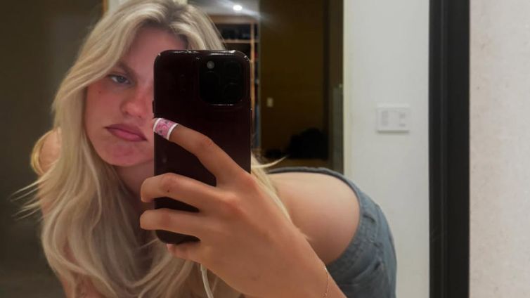 Renee Rapp Sexy Snaps to Kick Off Her 26th Bday!