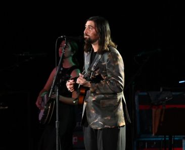 Noah Kahan Documentary Set for Netflix Debut