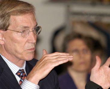 Oracle announces departure of two oldest directors, narrowing board to 12