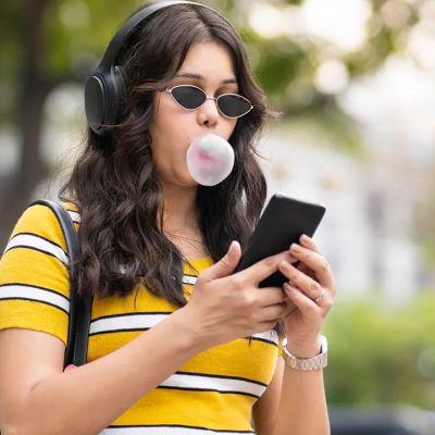 Study reveal why chewing gum might actually help with focus and stress relief