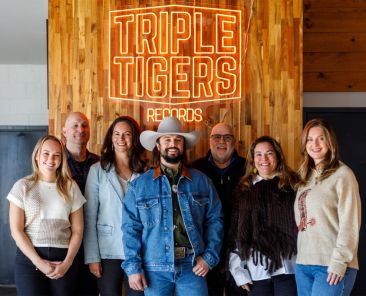Signed: Ian Munsick Joins Triple Tigers Roster, J-Pop Boy Group Number_i Pacts With WME