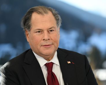 Salesforce employees call on CEO Benioff to cancel ICE 'opportunities'