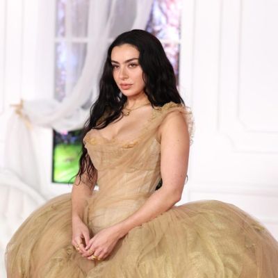 Charli XCX Reacts to Dave Grohl’s ‘Apple’ Dance on ‘The Graham Norton Show’