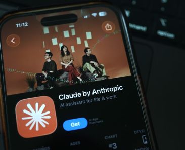 Anthropic's Claude hits No. 1 on Apple's top free apps list after Pentagon rejection