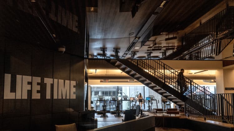 What two of America’s most popular gyms tell us about the ‘K-shaped’ economy