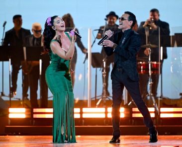 Marc Anthony & Nathy Peluso’s ‘Como En El Idilio’ Reigns on Tropical Airplay Chart