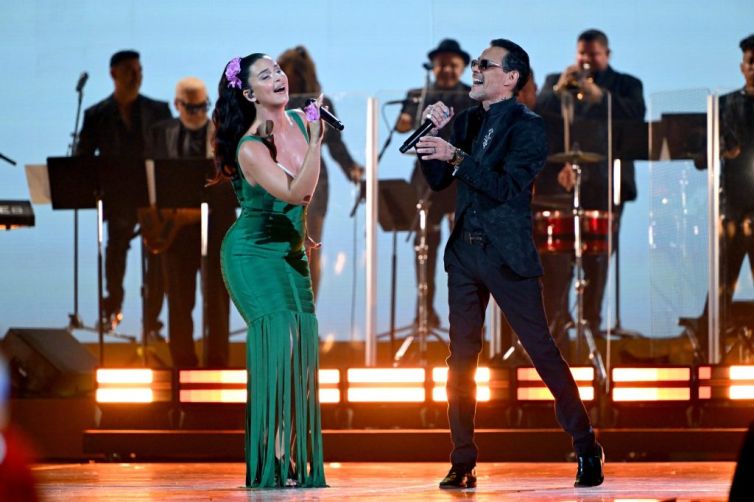 Marc Anthony & Nathy Peluso’s ‘Como En El Idilio’ Reigns on Tropical Airplay Chart