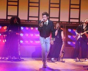 Harry Styles Performs ‘Dance No More’ & ‘Coming Up Roses’ on ‘Saturday Night Live’: Watch