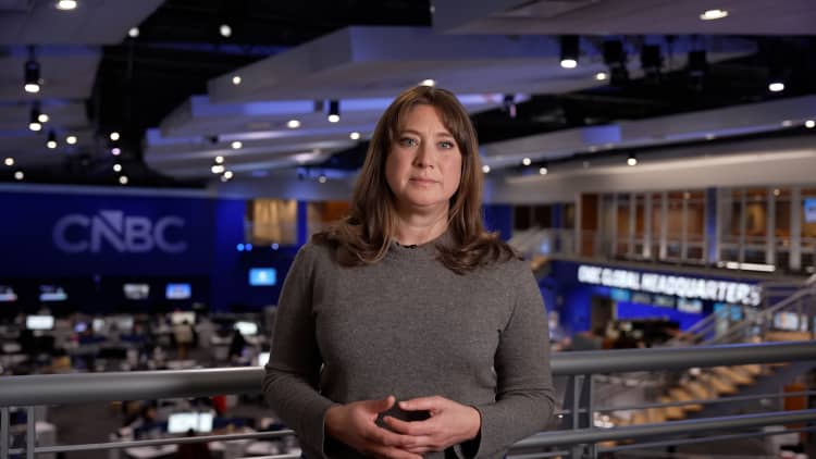 The Iran war is causing chaos at the Dubai airport. Here’s what travelers need to know.