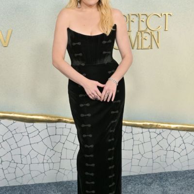 Elisabeth Moss attends the "Imperfect Women" premiere