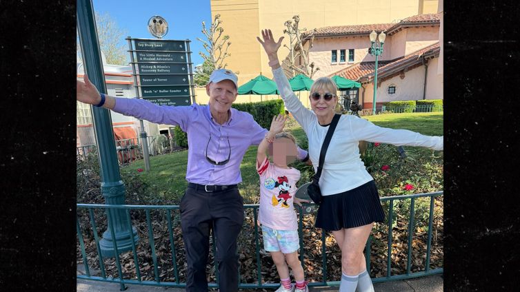 Senator Rick Scott takes Pics of His Family at Disney World, Calls Out TMZ Amid Shutdown