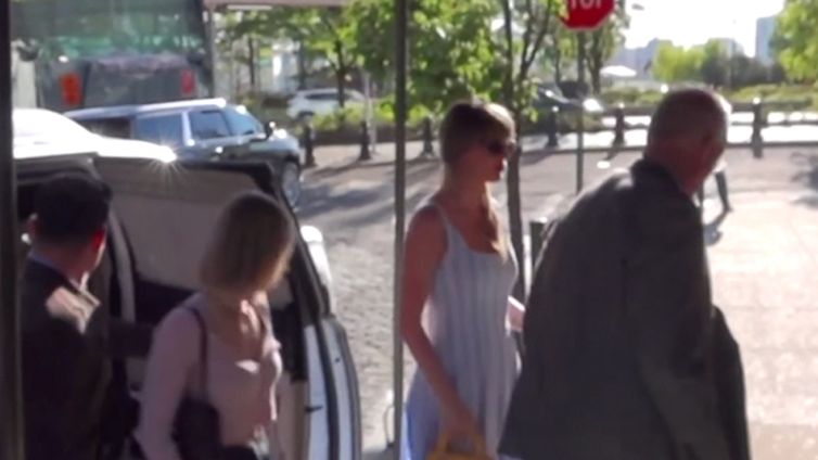 Taylor Swift Grabs Dinner With Dad Amid NYC Wedding Speculation
