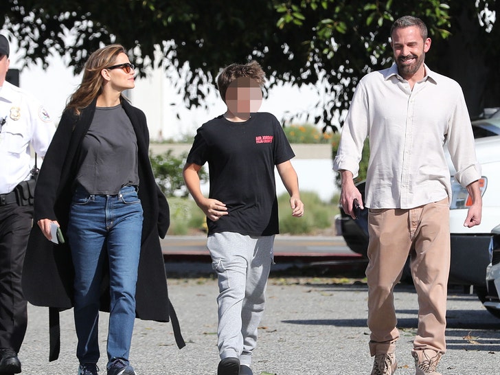ben-affleck-jennifer-garner-main-x17-2