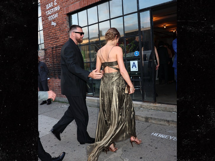 0516 taylor swift travis kelce backgrid 2