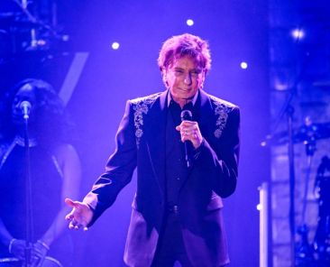Barry Manilow Postpones May Las Vegas Shows Amid Cancer Recovery